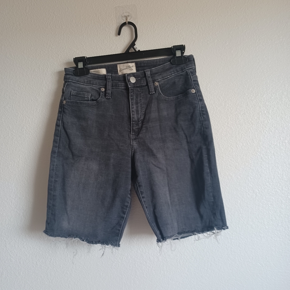 Universal thread bermuda shorts